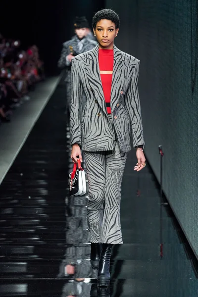 Look 32